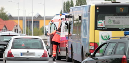 Bus wbił się w autobus. Dzieci są w szpitalu