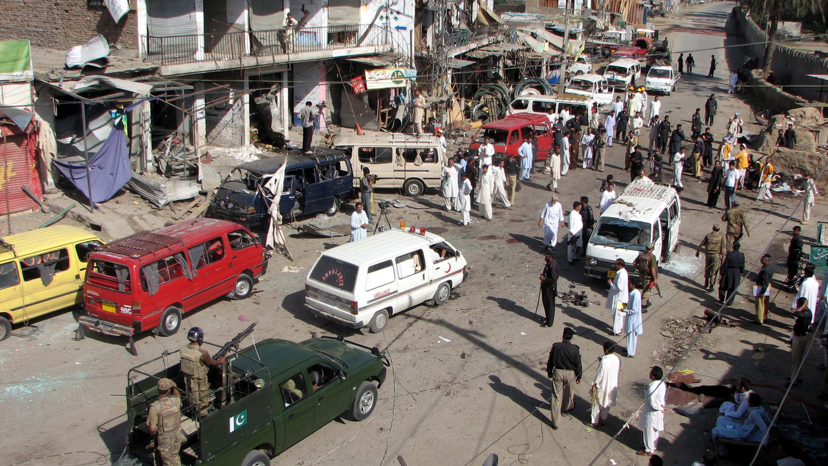 Do 80 wzrosła liczba zabitych w  podwójnym zamachu samobójczym na akademię sił paramilitarnych koło Peszawaru, na północnym zachodzie Pakistanu. Ponad 120 osób jest rannych.