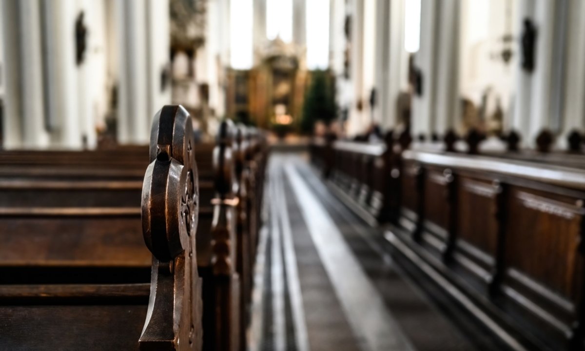 Polska podzielona w kwestii religijności. Nowy raport pokazuje, gdzie wierni najrzadziej chodzą do kościoła