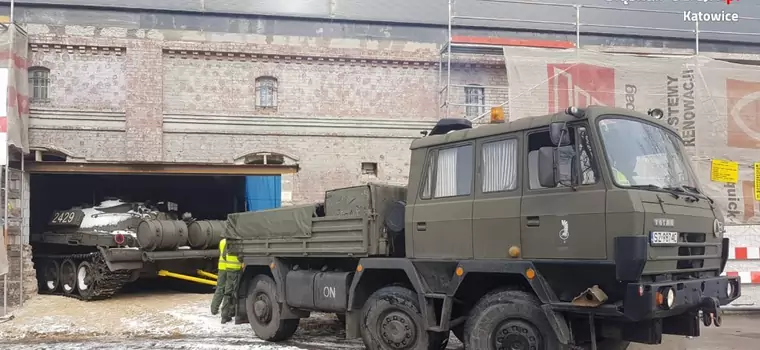 Transport czołgu do muzeum przy kopalni Wujek