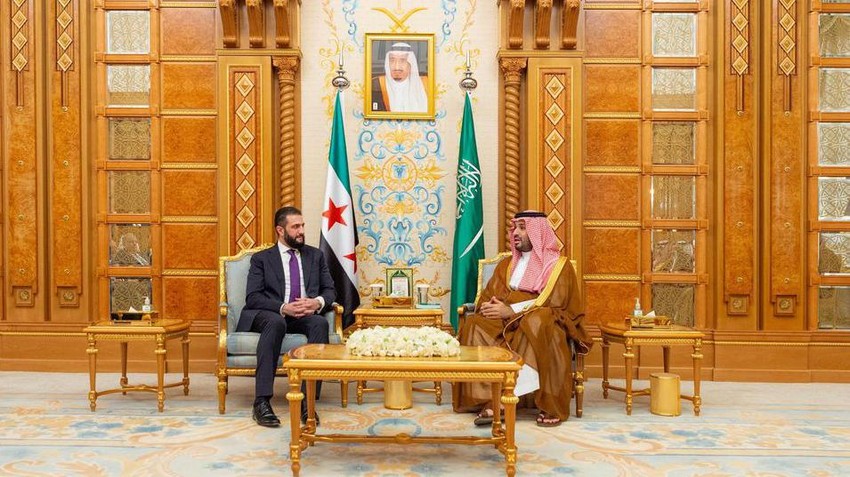 Sirijski lider Ahmed al-Šara i princ Saudijske Arabije Muhamedom bin Salmanom u Rijadu | Foto: Reuters