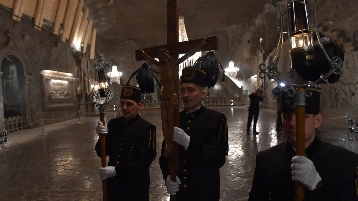 WIELICZKA WIELKANOC KOPALNIA SOLI DROGA KRZYŻOWA (Podziemna droga krzyżowa)