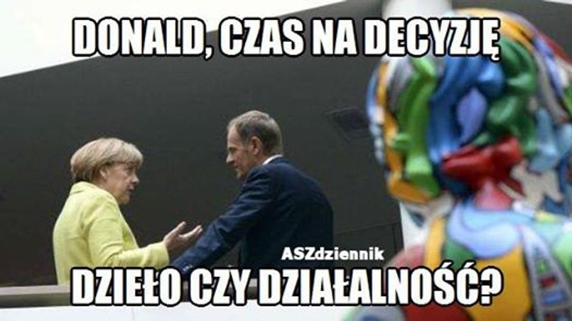 Choć Donald Tusk mówi o partnerstwie, internauci nie mają wątpliwości, jaki charakter mają relacje Donalda Tuska z Angelą Merkel, która uważana jest, za najbardziej wpływową postać w europejskiej polityce.