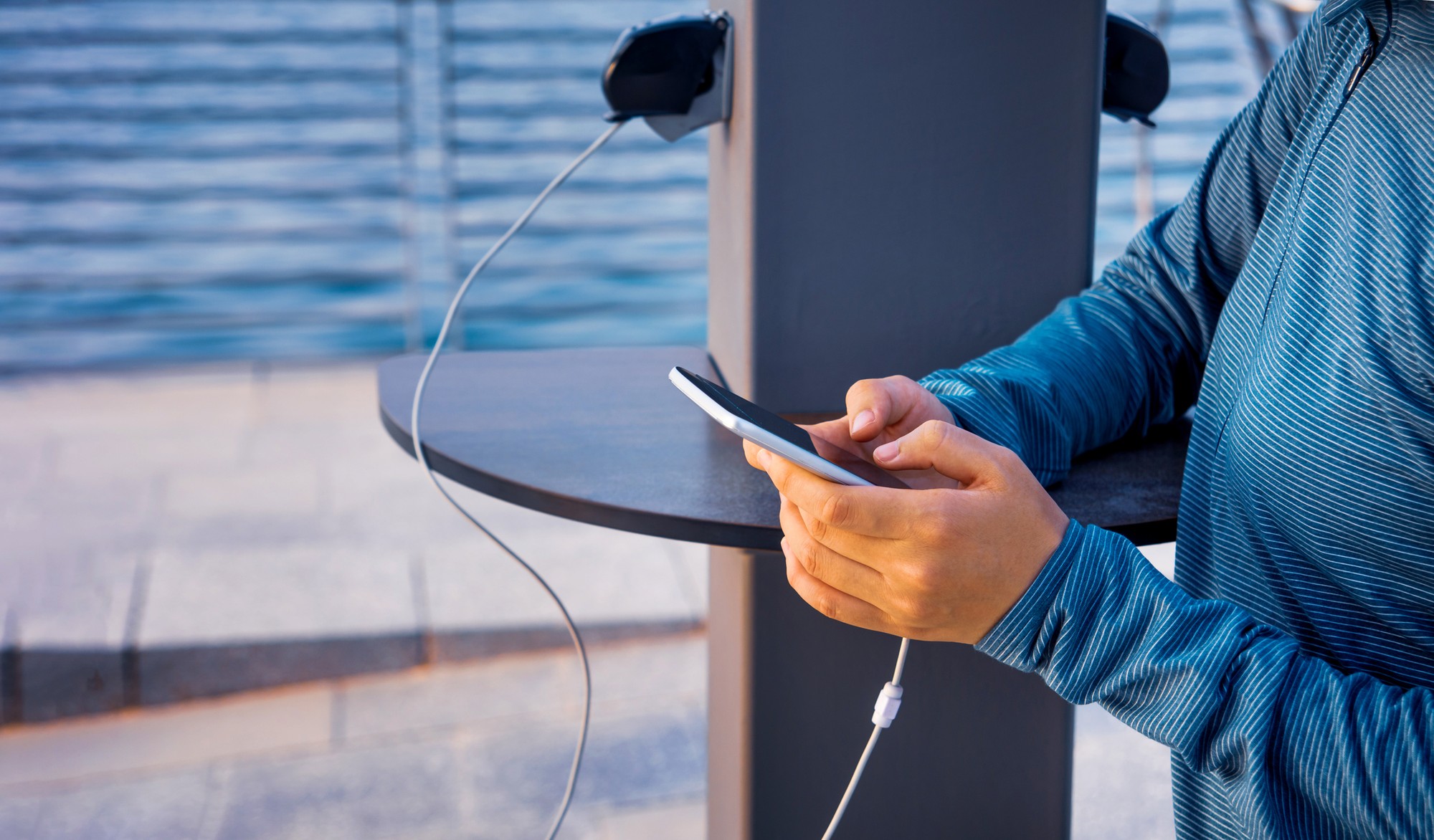 Aké riziká sú spojené s nabíjaním mobilov?