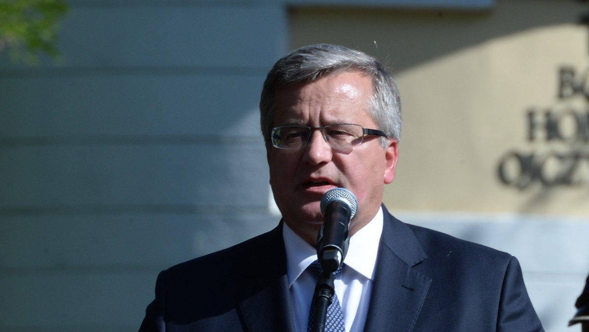 Prezydent Bronisław Komorowski chciałby, aby w kontekście formowania rządu MSZ było "maksymalnie stabilne". Zadeklarował, że jest zainteresowany, by m.in. resort spraw zagranicznych nie podlegał zmianom, a jeśli muszą nastąpić, żeby były bezpieczne.