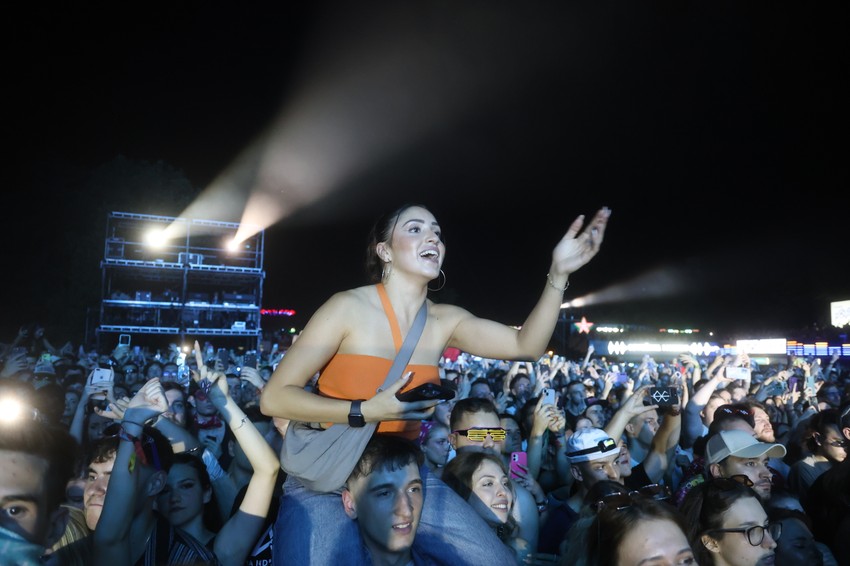 Exit, Black Eyed Peas