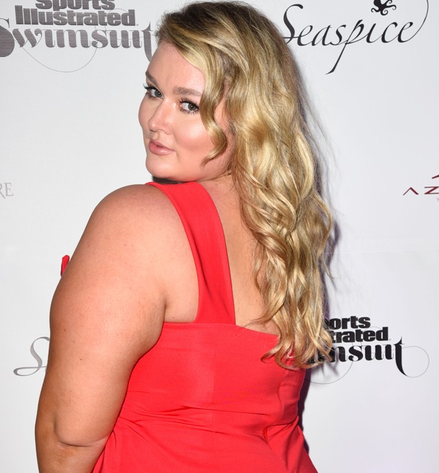 A Sports Illustrated plus size modelljéről olyan fotók készültek, hogy