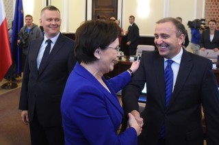 Pierwsze posiedzenie rządu: Uśmiechnięty Schetyna i pewna siebie Kopacz