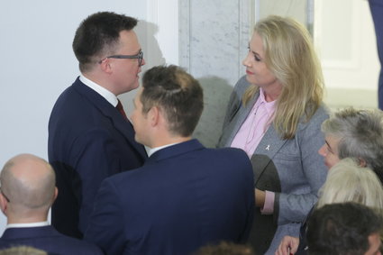 Szymon Hołownia przeprasza byłą minister zdrowia z PiS. Wycofał karę za szturm na sejm