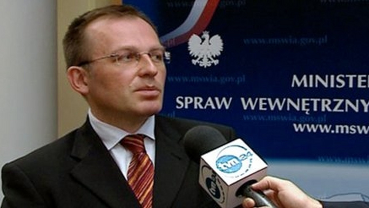 Antoni Podolski, zastępca szefa MSWiA Grzegorza Schetyny, podał się do dymisji - podał "Dziennik" na swoich stronach internetowych.