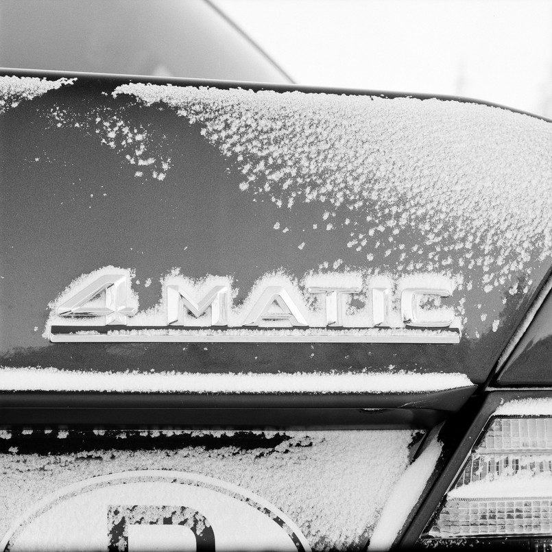 Razem z odmianą kombi w 1985 roku równolegle wprowadzono automatycznie dołączany napęd na obie osie 4MATIC, dostępny dla wszystkich modeli 124 z jednostkami 6-cylindrowymi.