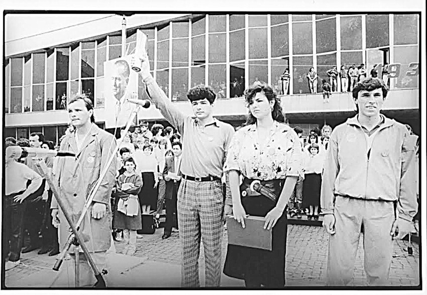 Branko Božović bio je 1987. perspektivni fudbaler, kapiten omladinske reprezentacije, i pripala mu je čast da nosi štafetu kroz svoj grad