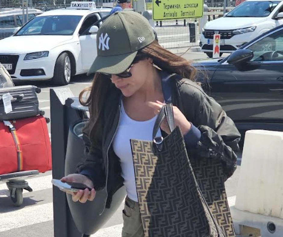 Mina Naumović nosi skupocenu torbu