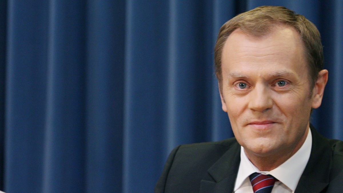 Premier Donald Tusk podczas wystąpienia na sali sejmowej stwierdził, iż w sprawie dopalaczy "trzeba działać w trybie nadzwyczajnym", zarówno jeśli chodzi o tryb pracy nad zmianą obecnych przepisów, jak i dobrą wolę osób w to zaangażowanych.