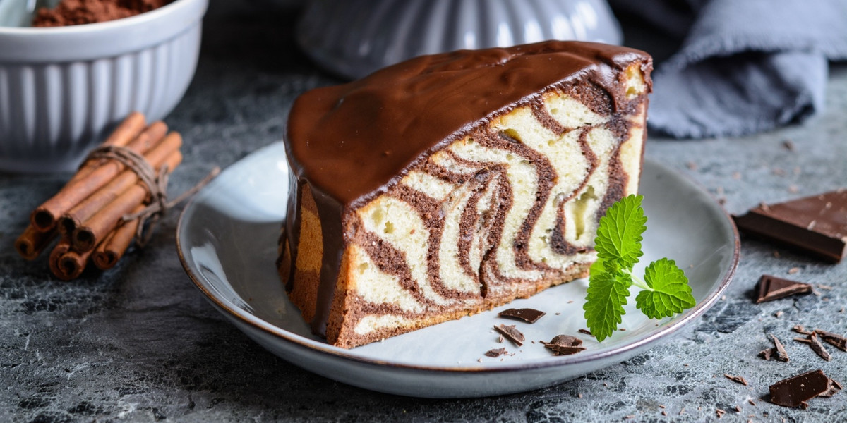 Ucierane ciasto zebra - popularne i szybkie. 