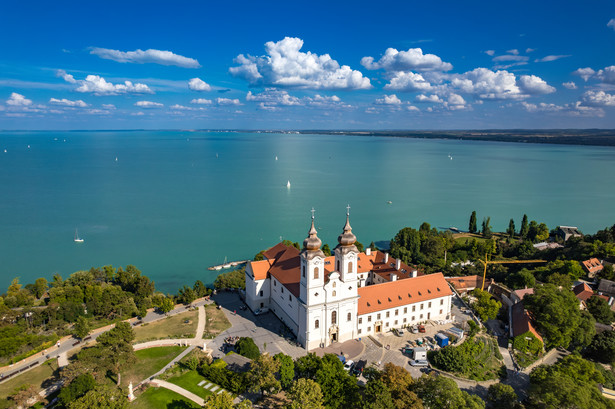 Turkusowa woda, malownicze widoki – z południa Polski nad Balaton jest bliżej niż nad Bałtyk!