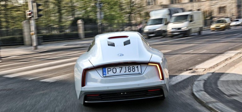 Spala 0,9 l na 100 km i jest już w Polsce! Nowy volkswagen XL1 szokuje techniką. Zdjęcia