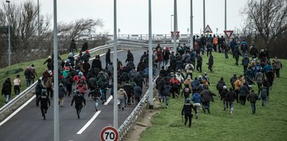 Uchodźcy zaatakowali autobus z dziećmi!