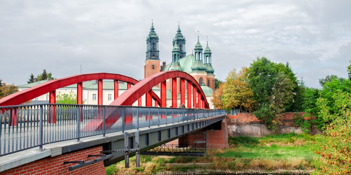 Poznań. Kolejne przypadki spacerów po przęsłach mostu Jordana.