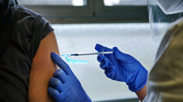 Czy schorzenia reumatologiczne są przeciwwskazaniem do szczepienia przeciwko COVID-19? Eksperci wyjaśniają