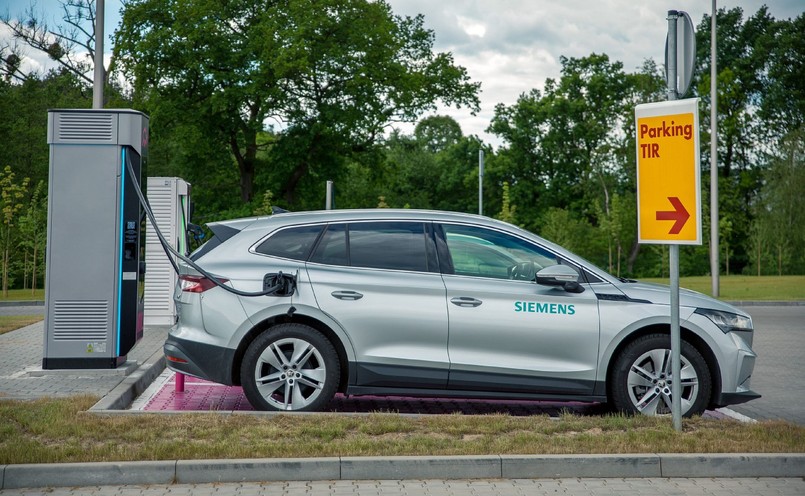 Siemens uruchomił pierwszą ultraszybką ładowarkę w sieci publicznej