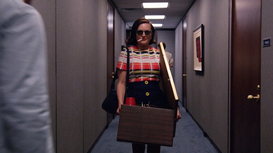 Elisabeth Moss jako Peggy Olson w jednej z ostatnich scen serialu "Mad Men"