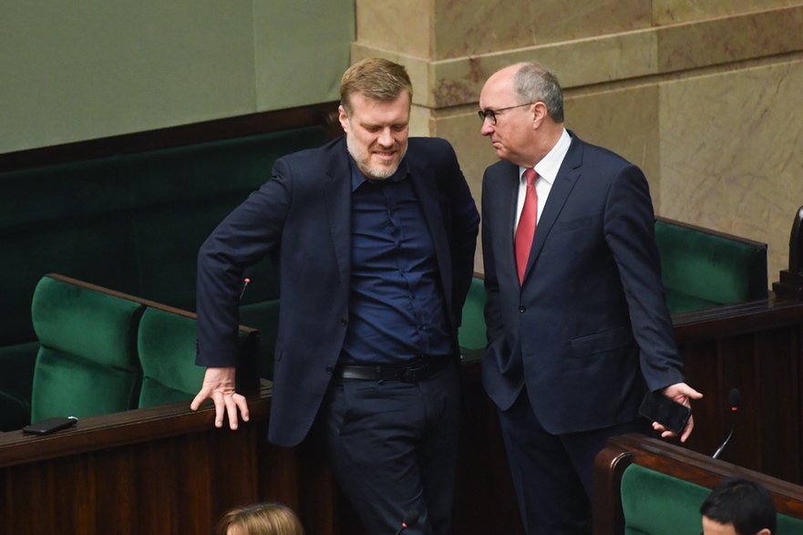 Włodzimierz Czarzasty i Adrian Zandberg na sali obrad Sejmu w Warszawie, 20 marca 2024 r.