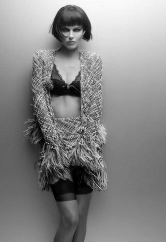 Eva Herzigova pozowała Lagerfeldowi do kalendarza włoskiej edycji Marie Claire