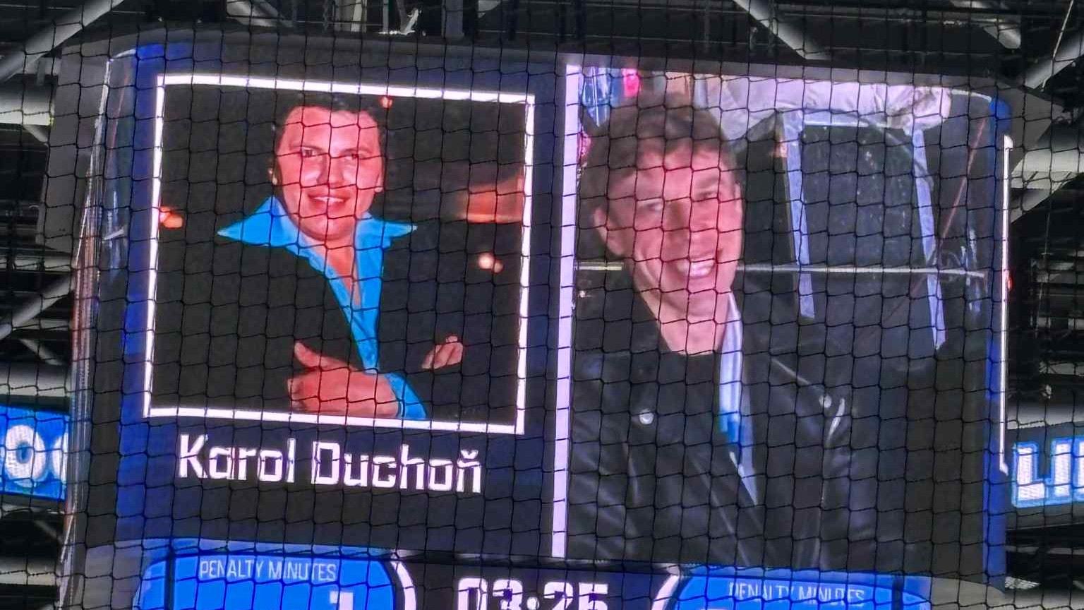 Zápas HC Slovan Bratislava - HK Nitra sledoval priamo na štadióne herec Vladislav Plevčík. 