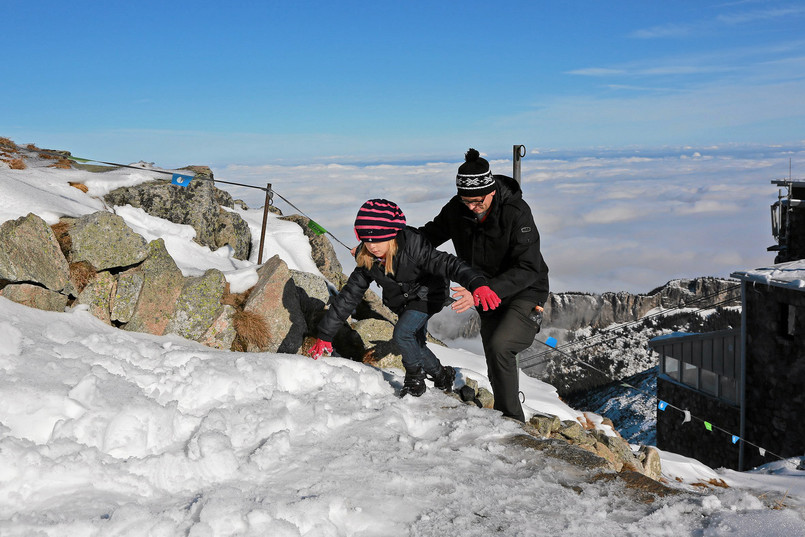 Po gwałtownym ochłodzeniu na tatrzańskich szlakach na wysokości powyżej 1300 metrów n.p.m. spadł śnieg