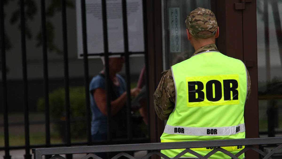 Do niegroźnej kolizji z udziałem samochodu Biura Ochrony Rządu doszło dziś popołudniu w Busku-Zdroju w Świętokrzyskiem. Na tył tego auta wjechał kierowca osobowego Peugeota. Nikomu nic poważnego się nie stało.