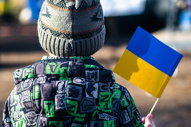 Według danych UNICEF połowa z 3,2 mln ukraińskich dzieci, które pozostały w domu, była narażona na brak żywności.