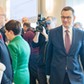 Piotr Wawrzyk i Mateusz Morawiecki na posiedzeniu rządu