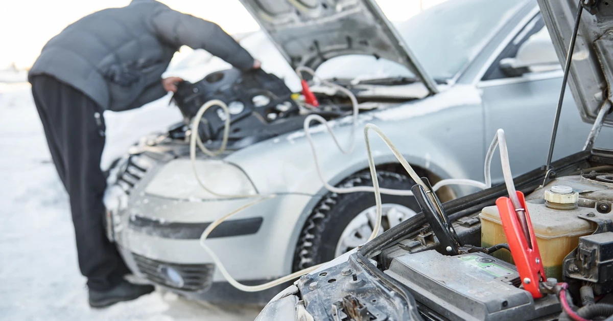 Mróz -20 stopni w Polsce. Jak uruchomić auto? Oto najlepsza metoda