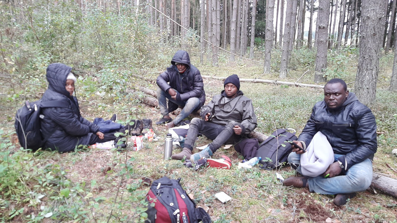 Uchodźcy w lesie niedaleko Siemianówki, 4 km od granicy z Białorusią