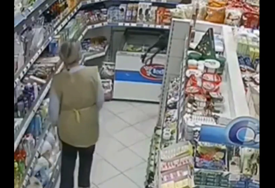 Oružana pljačka u prodavnici 