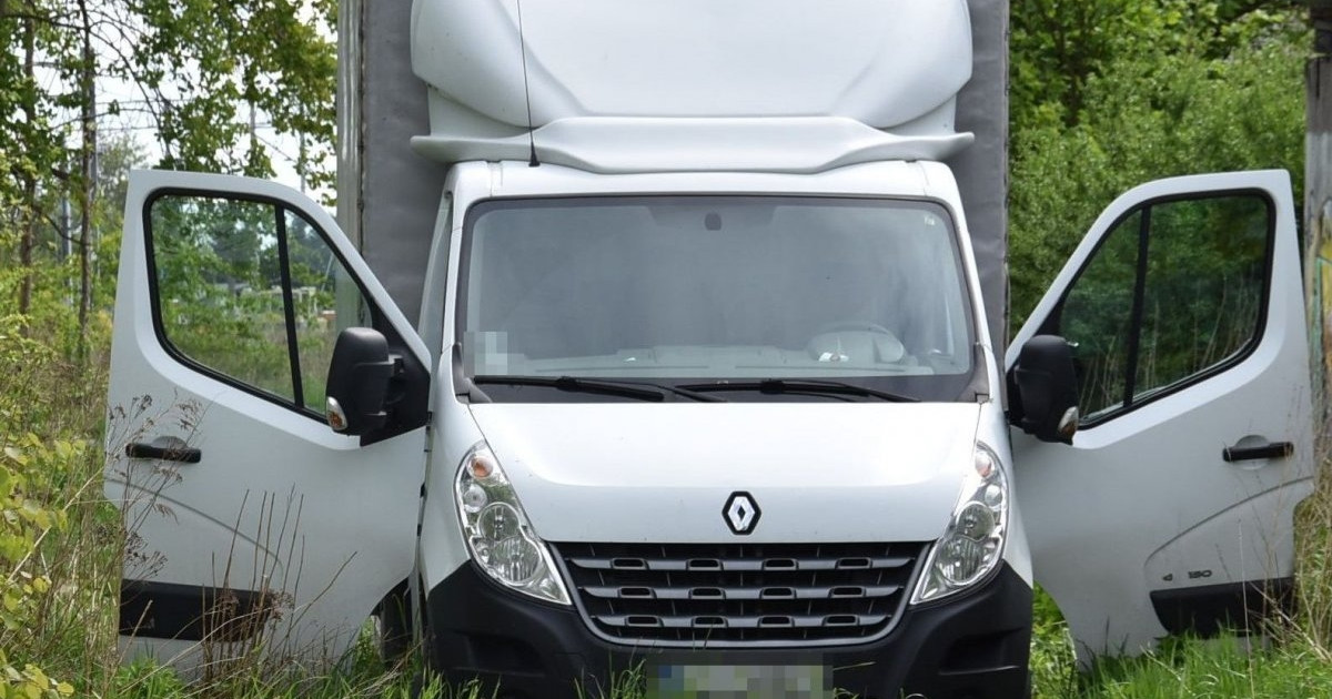 Łuków. Mężczyźni ukradli busa, a potem w nim zasnęli