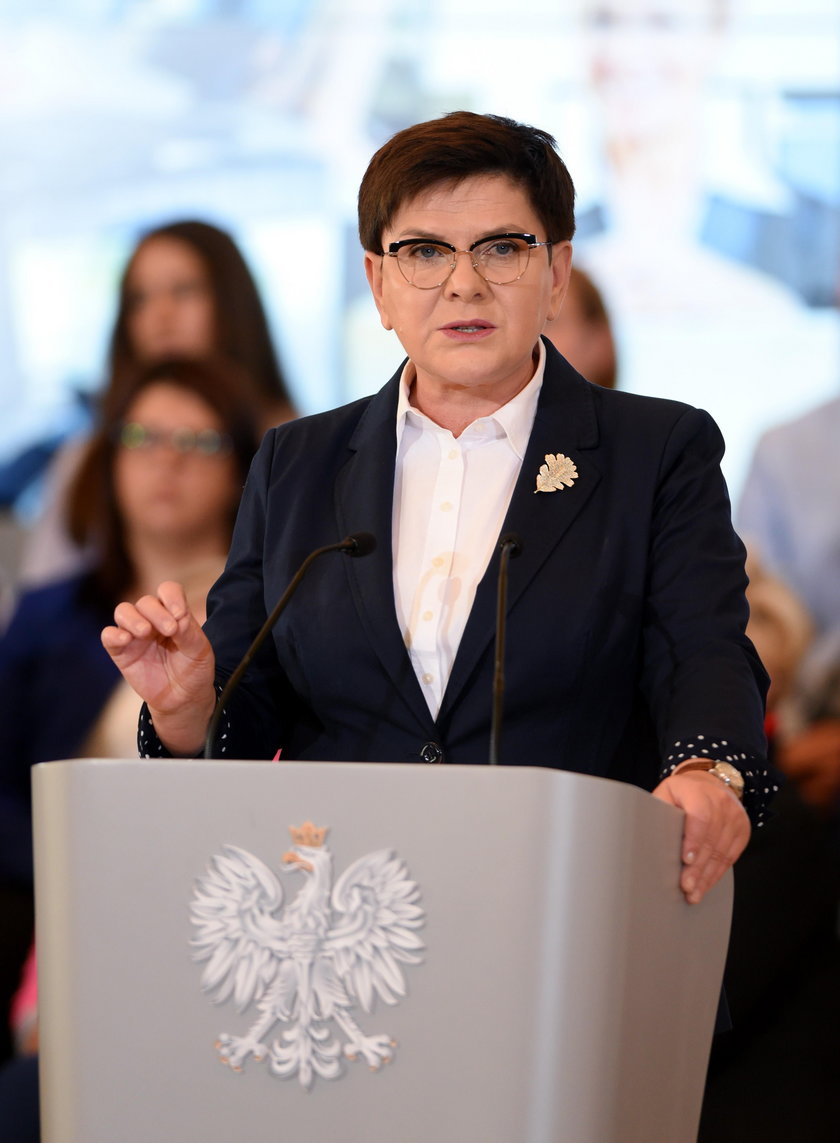 Były minister kupił broszkę Szydło. Po co?