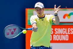 Hubert Hurkacz i John Isner w półfinale debla turnieju w Miami