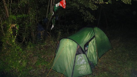 Na svom putu Ivan spava u šatoru