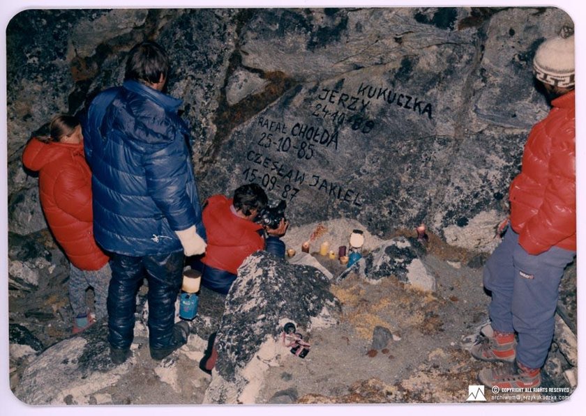 LHOTSE 1989 r. Wyprawa na Lhotse 1989. Kierownik wyprawy Jerzy Kukuczka. Próba wejścia nową drogą, p