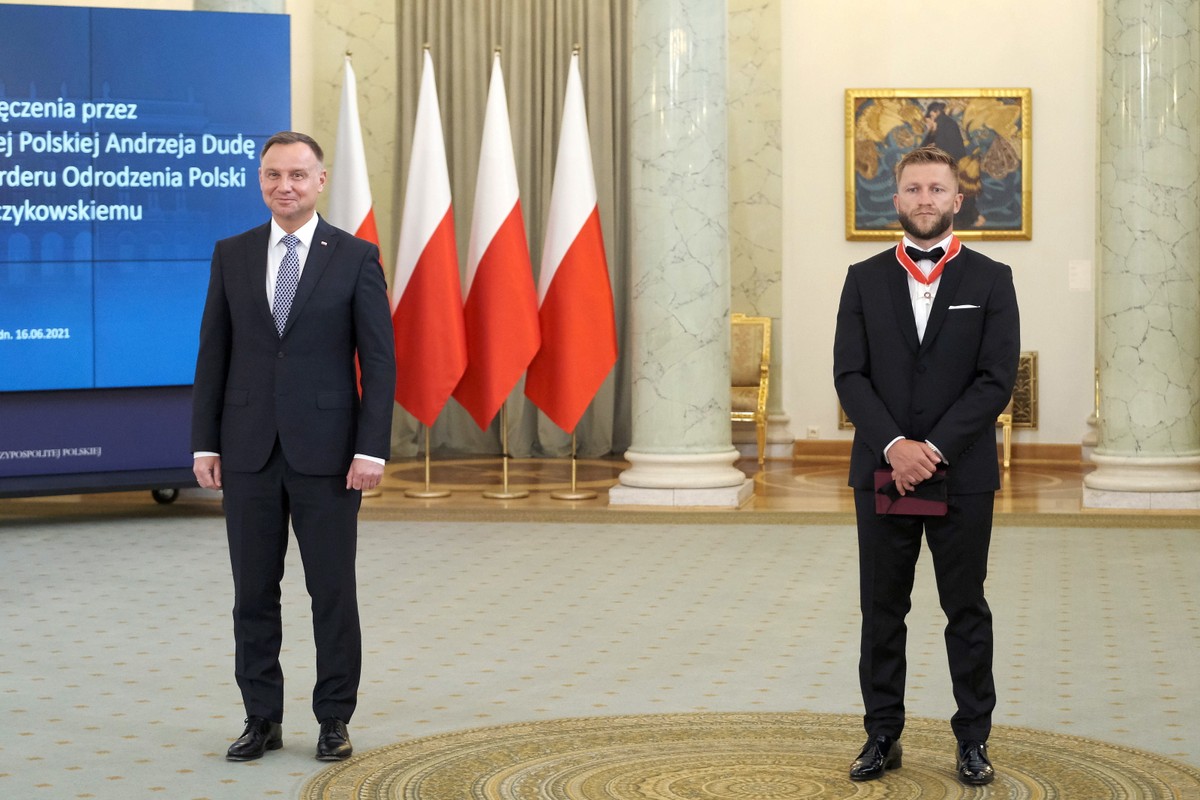 Prezydent Andrzej Duda (L) i Jakub Błaszczykowski (P)