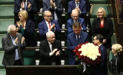 Polskim politykom zarządzanie krajem nieustannie myli się z grą komputerową [FELIETON]