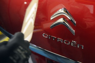 Citroen hamuje, premium przyspiesza