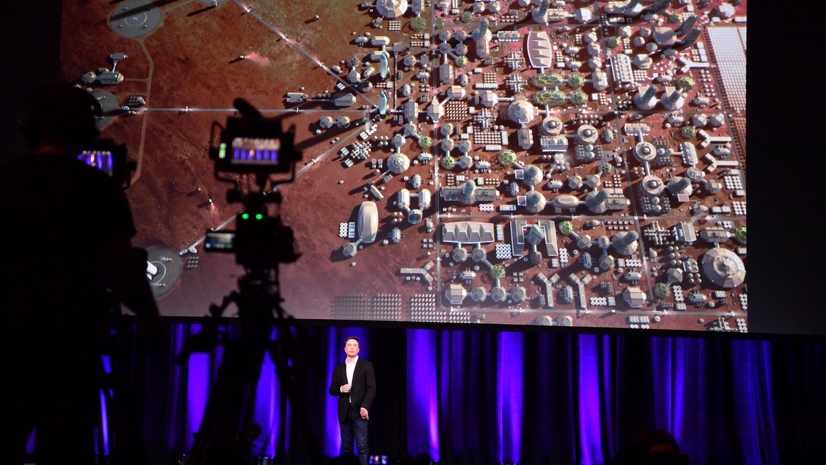 Elon Musk, charyzmatyczny szef prywatnej firmy aeronautycznej SpaceX, zapowiedział, że do roku 2024, wcześniej niż rządowa NASA, zorganizuje prywatną wyprawy na Marsa - poinformował dziennik "Wall Street Journal".