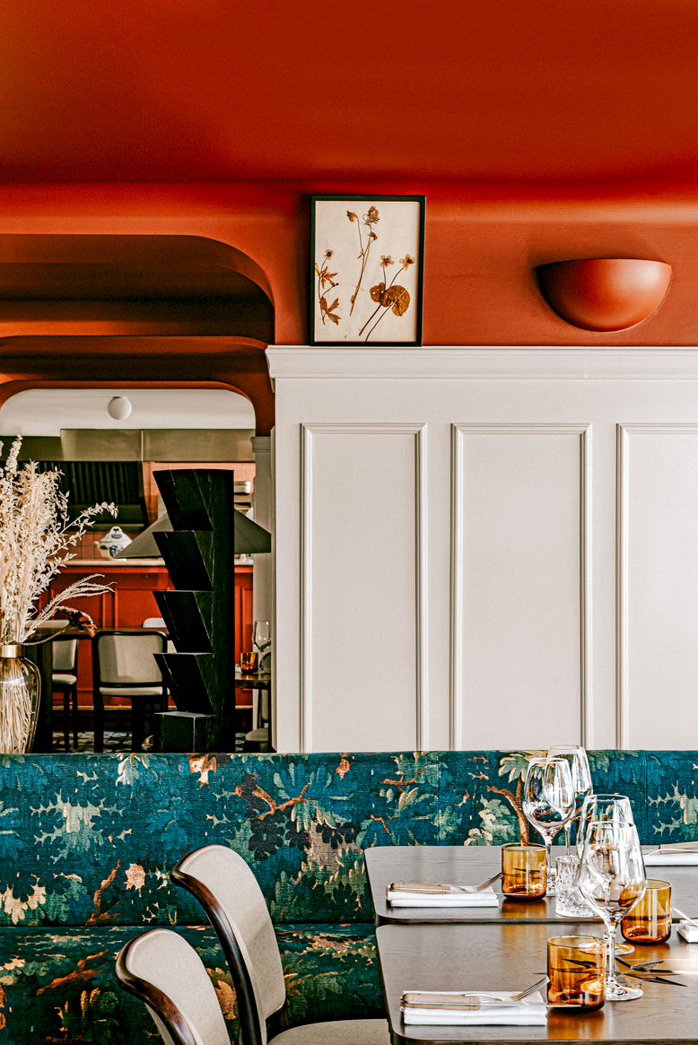 EXPERIMENTAL CHALET Das von Fabrizio Casiraghi gestaltete Interieur ist von Berghotels des frühen 20. Jahrhunderts inspiriert.