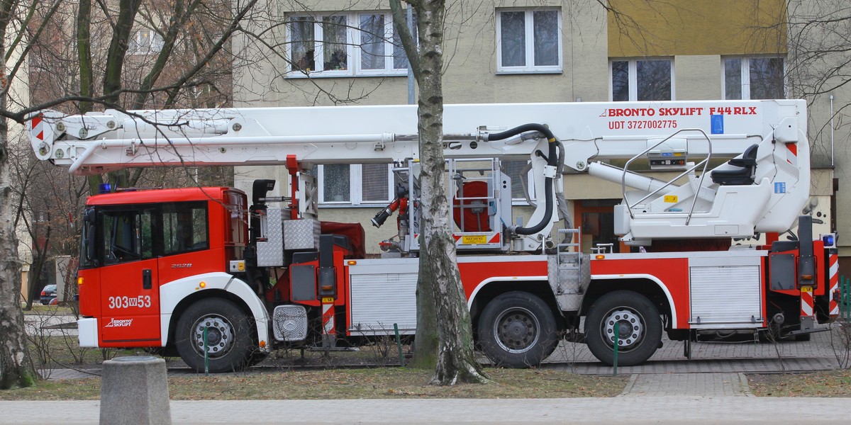 W Tarnowie mężczyzna skoczył z dachu 