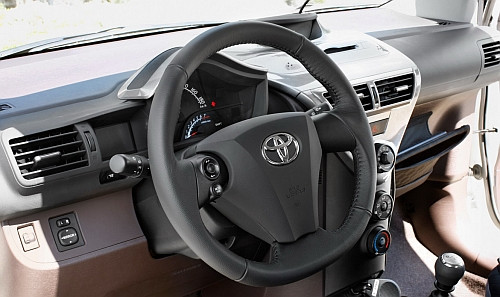 Toyota iQ - najmniejsze auto na świecie