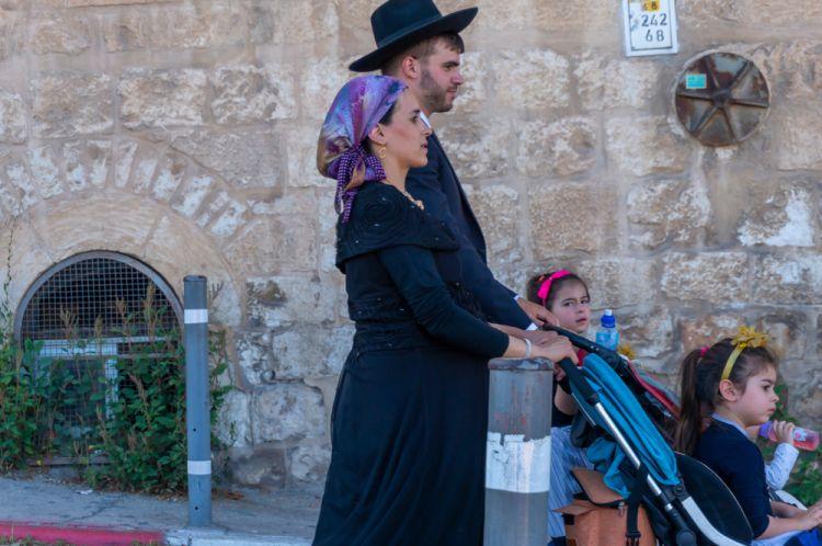 Ortodoksyjna rodzina żydowska, Jerozolima 2019 r.