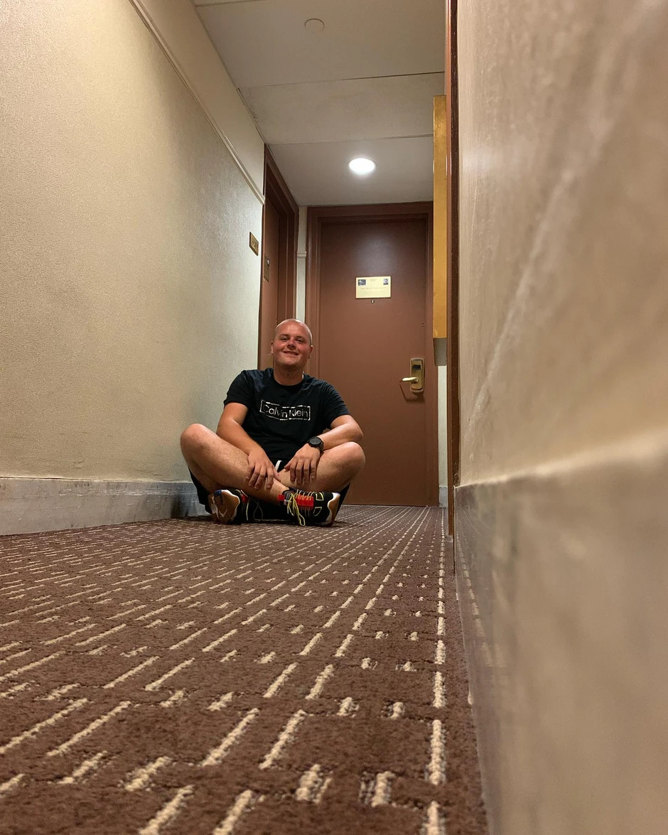 Do sobe Nikole Tesle u hotelu "Njujorker" nije jednostavno doći ako niste gost hotela, ali Vladimir je našao način